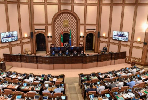 އަތޮޅު ކައުންސިލް އުވާލަން ހުށަހެޅި އިސްލާޙު ފާސްކޮށްފި